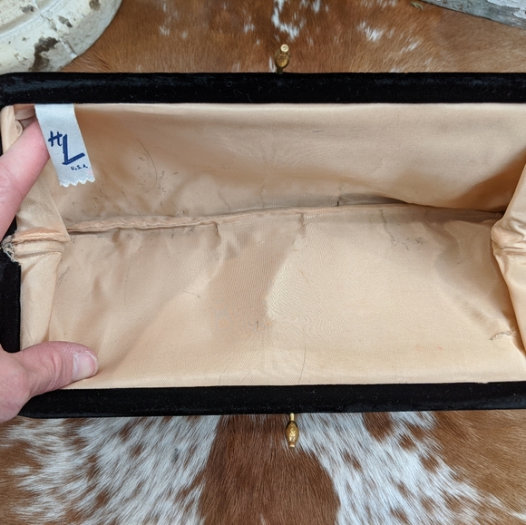 Lovely Vintage HL Harry Levine Velvet Clutch USA - Picture 7 of 7